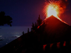 erupcion acatenango