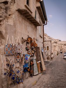 Calle en Göreme con mercado