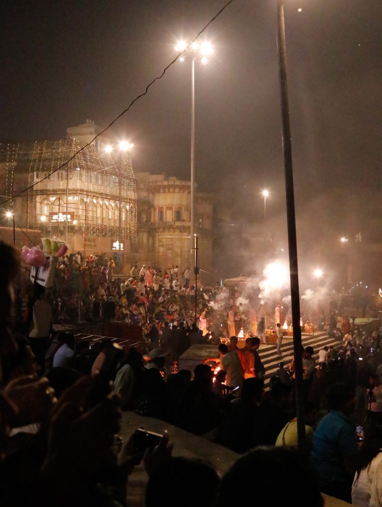 Ceremonia Aarti en Ganges