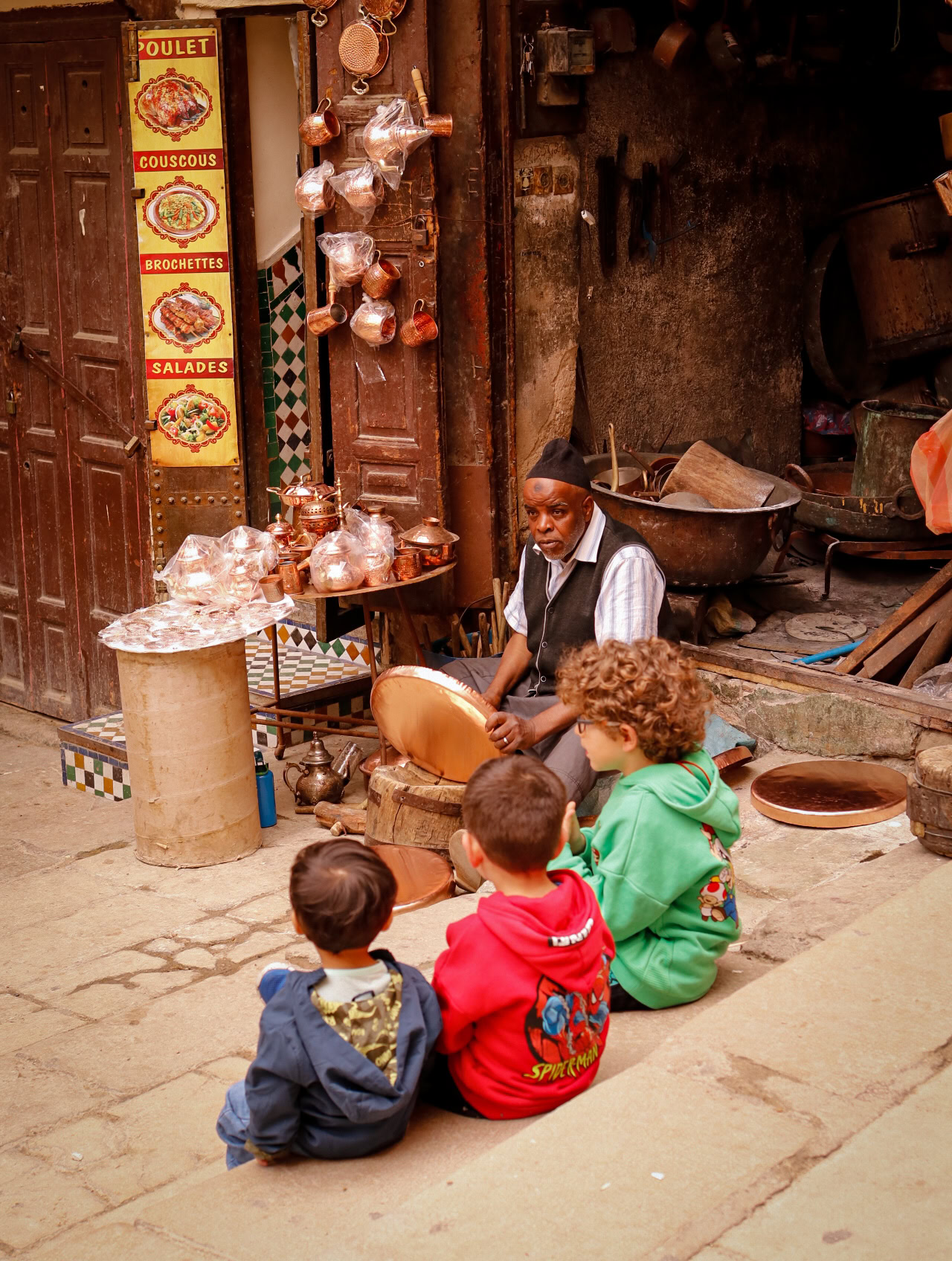 niños en la medina