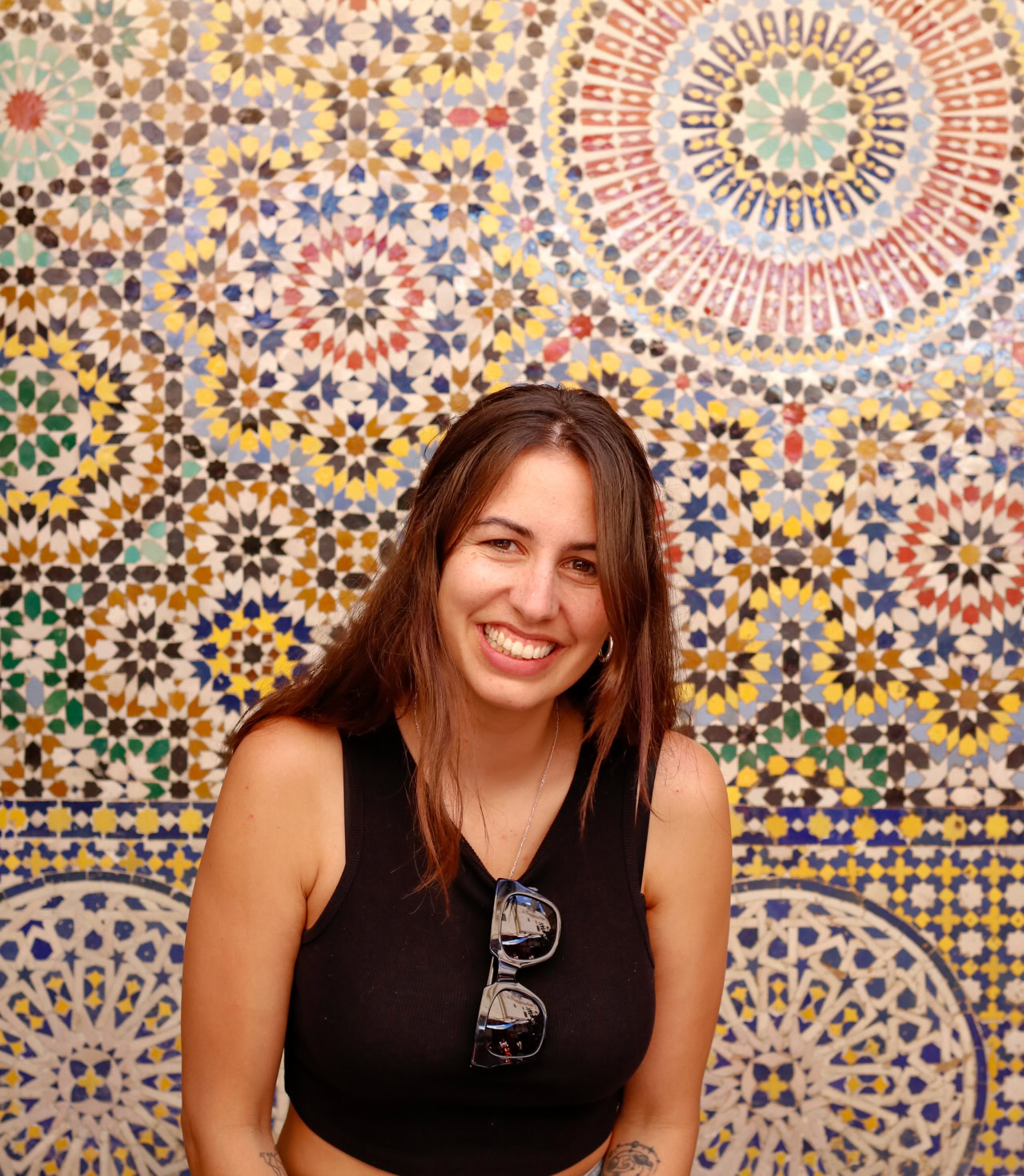 retrato con mosaicos arabes