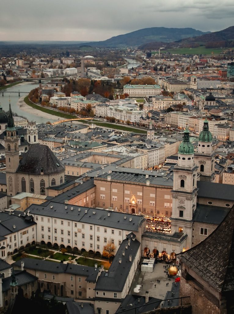 vista de pajaro de la ciudad salzburgo