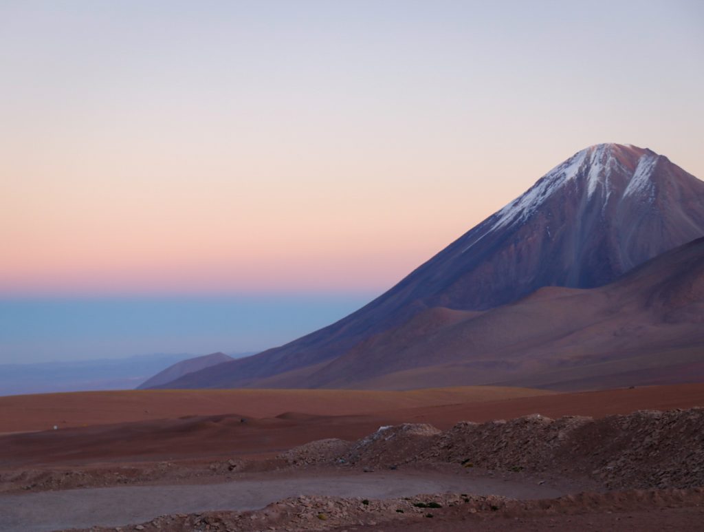 Volcan Licancabur al amanecer
