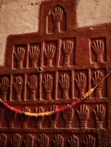 puerta manos fuerte mehrangarh