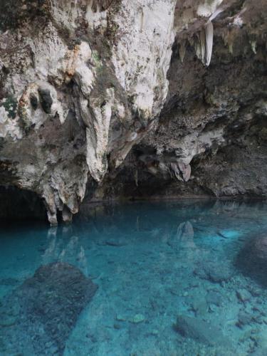 poza azul parque nacional los tres ojos